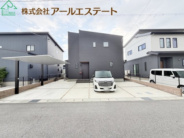 加古郡稲美町加古　　中古戸建の前面道路含む現地写真