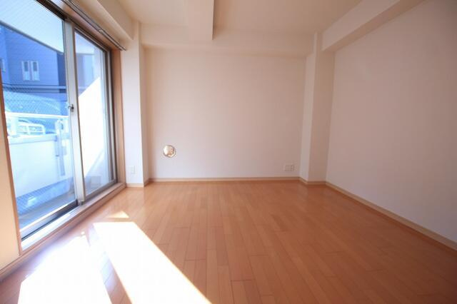 ジェネシス下北沢の洋室|明るいお部屋です