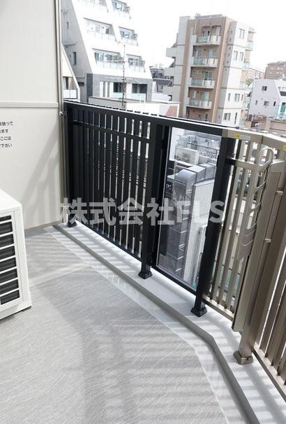港区南青山７丁目の賃貸マンションのバルコニー