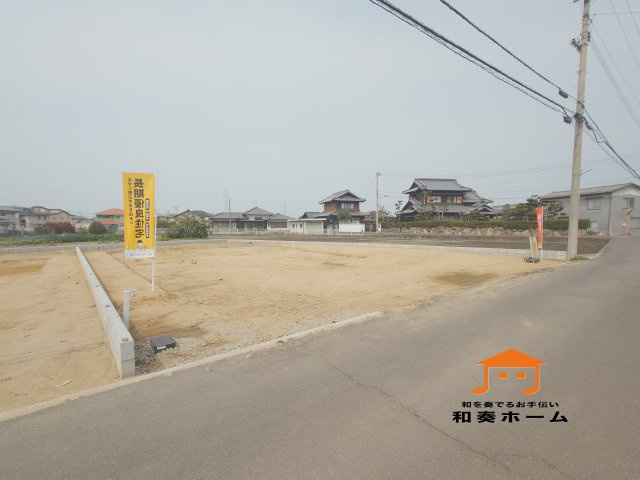 リーブルガーデン高松市香川町大野第二◇2026年度補助金対象の長期優良住宅です！の前面道路含む現地写真|前面道路が広いので、ファミリーカーのような大きな車でも車庫入れも余裕を持ってできるのが魅力的なお家です。