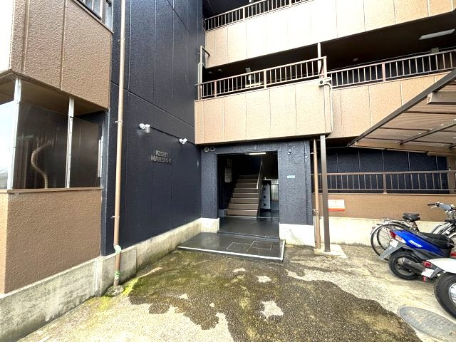 喜志マンションのエントランス