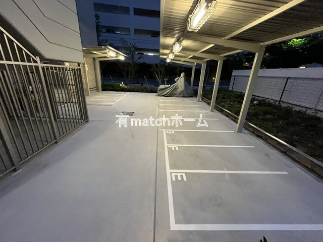 プレサンス京橋GREEN　YARDアルミラの駐車場