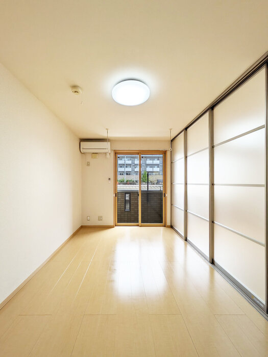 府中市本宿町２丁目のアパートの居間・リビング