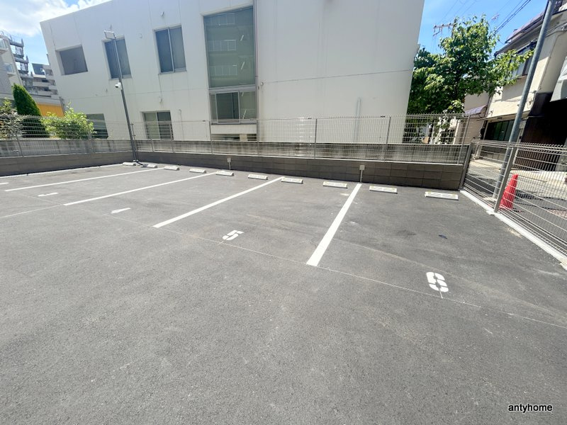 プレサンスOSAKA姫里ヴィオン　仲介手数料無料の駐車場