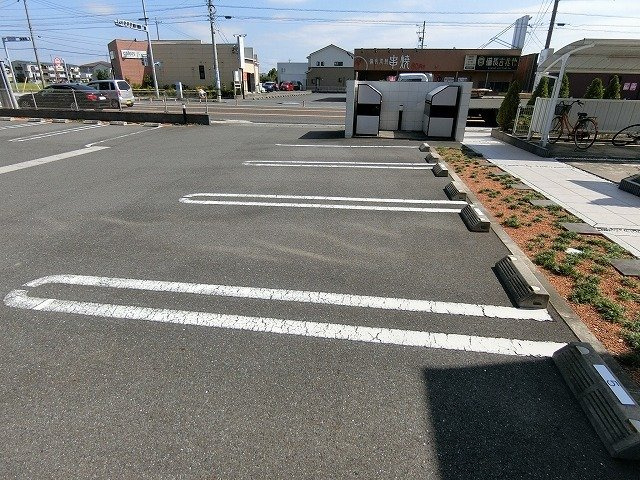 イースト　アヴェニューの駐車場