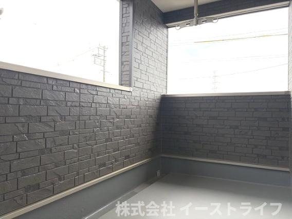 【新築戸建】　いわき市四倉町第19のバルコニー|同社施工写真　バルコニーは広々としていてお洗濯が楽ちんです。また日当たりを好む植物を育てるにはぴったりの空間なので、ガーデニングの場としても楽しむことができます◎