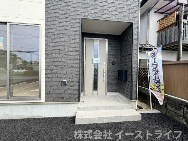 【新築戸建】　いわき市四倉町第19の玄関|同社施工写真　玄関ポーチもある落ち着いた玄関です
