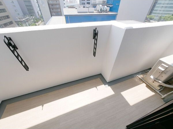 NISSYO BUILDINGのバルコニー