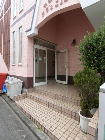 やままんアベニューのエントランス