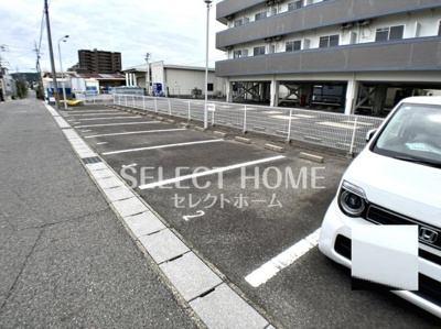 【駐車場】 | Ａｉコンフォート小豆坂 | 駐車場があるので、車を買う予定の方も安心です