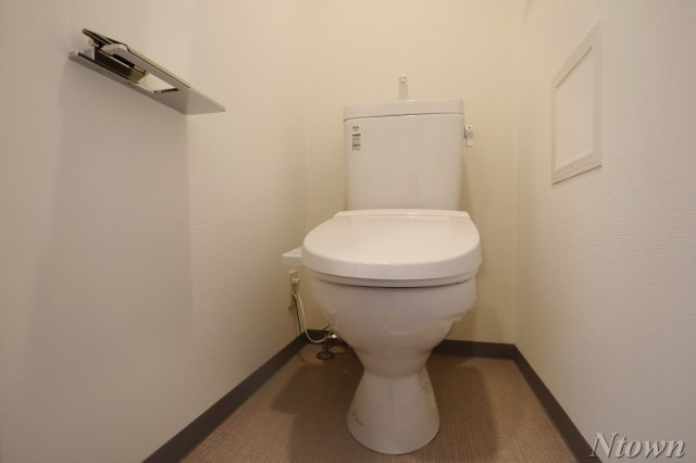 【トイレ】 | メイクスデザイン名駅南 | 落ち着いた色調のトイレです