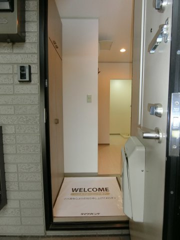 ユーステージ B棟の玄関