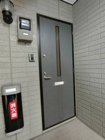 ユーステージ B棟の玄関