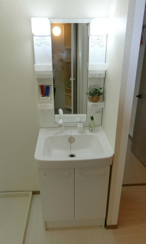 ユーステージ B棟の洗面所
