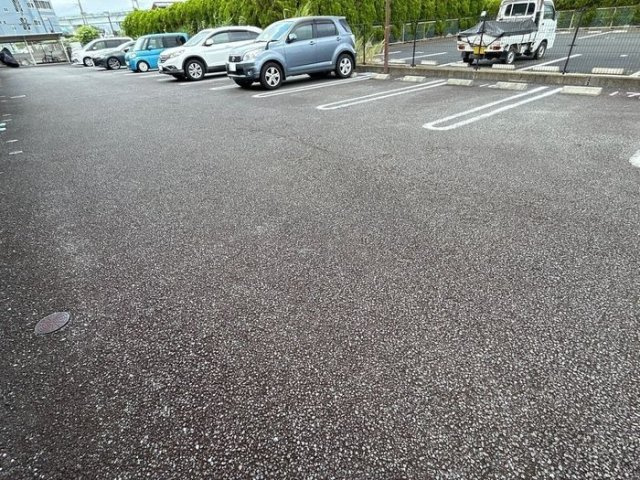 プランドールＭの駐車場