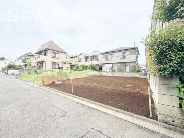 【外観】 | 運転が不安な方も安心な前面道路、きちんと幅員のある道路は女性にも安心です。整備されている道路は気持ちも良いですね♪