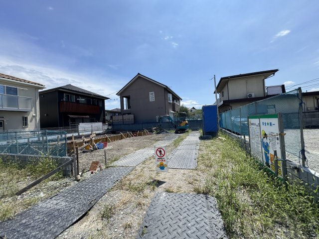新築　高崎中居町4丁目の駐車場|現地写真　駐車スペースは建物南側に2台分可能です！