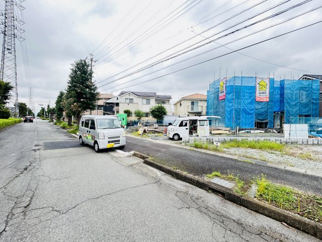 新築　高崎中居町4丁目　2号棟の駐車場|現地写真　駐車スペースは建物南側に2台分可能です！