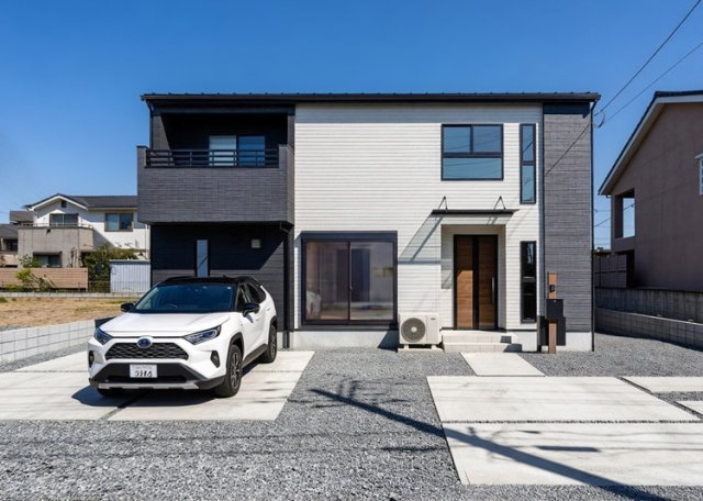 新築　高崎中居町4丁目の外観パース|　ポストと一体型のTVモニターホンでセキュリティ安心！嬉しい宅配ボックス付き♪