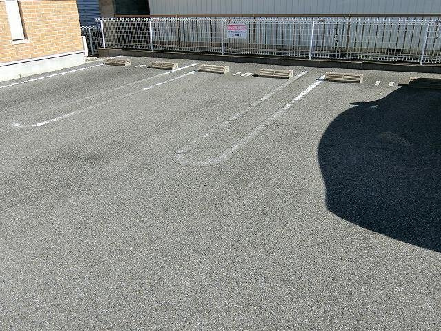 メゾン　ド　フランＡの駐車場