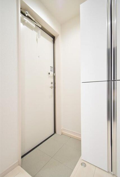 グランクオール中野の玄関|和室ならではの温かな和の空間で寛ぎの時間を過ごせます
