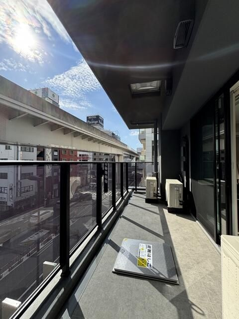 ＯＮＥ　ＲＯＯＦ　ＲＥＳＩＤＥＮＣＥ　ＮＩＳＨＩＮＩＰＰＯＲＩのバルコニー