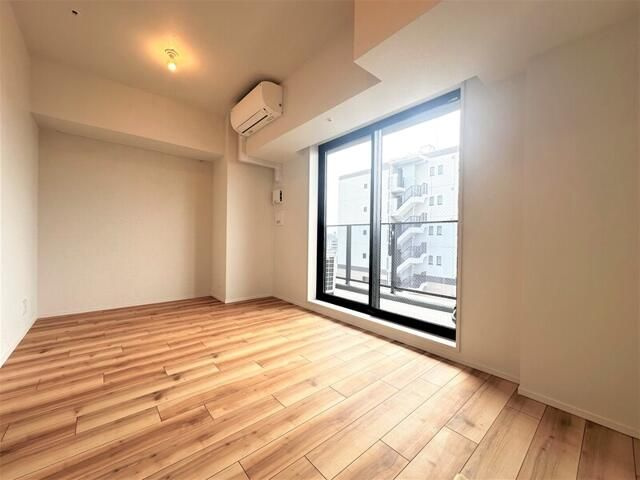 ＯＮＥ　ＲＯＯＦ　ＲＥＳＩＤＥＮＣＥ　ＮＩＳＨＩＮＩＰＰＯＲＩの居間・リビング
