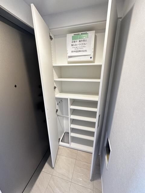 ＯＮＥ　ＲＯＯＦ　ＲＥＳＩＤＥＮＣＥ　ＮＩＳＨＩＮＩＰＰＯＲＩの玄関