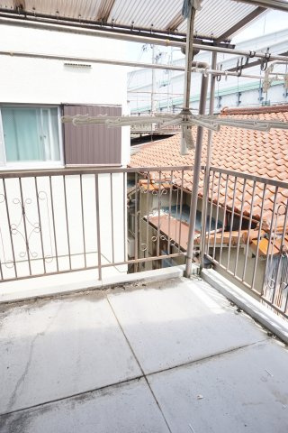 中古戸建　守口市大庭町1丁目（昭和51年築）【フルリノベ済】のバルコニー