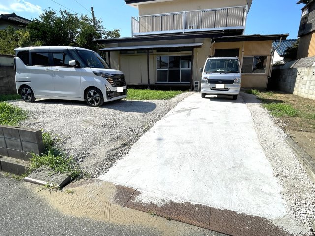 東郷90TC貸家の駐車場