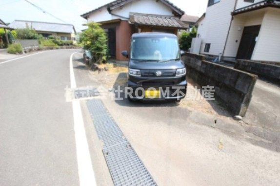 福田貸家の駐車場|駐車場に車を止められます