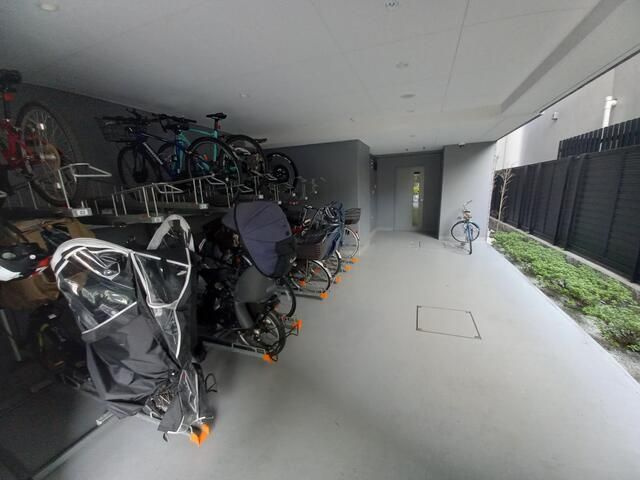 オープンレジデンシア四谷坂町の駐車場