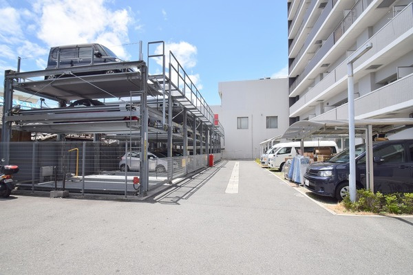 レジディア城北公園通の駐車場
