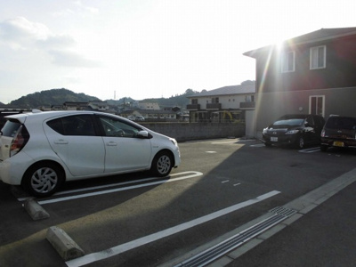 【駐車場】 | グランドソレイユ悠　A・B棟