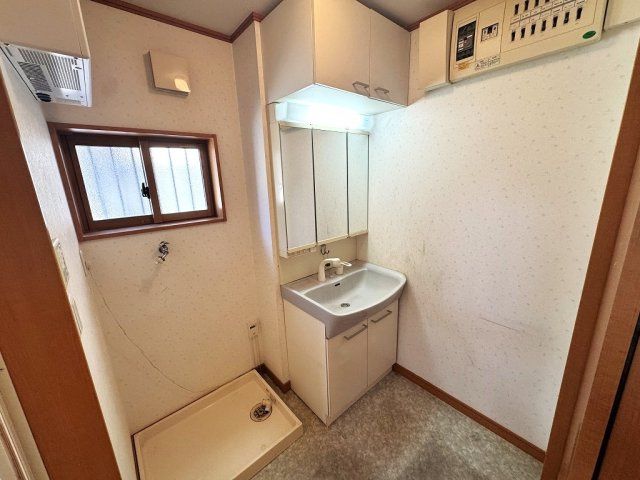 石渡中古住宅の独立洗面台