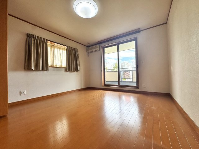 石渡中古住宅の洋室|洋室8帖