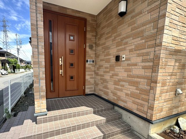 石渡中古住宅の玄関