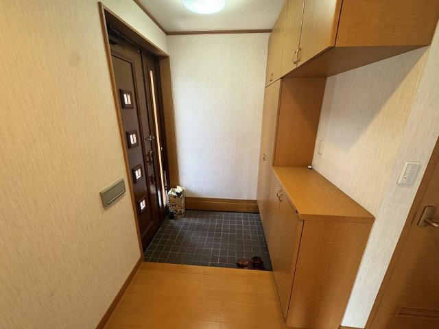 石渡中古住宅の玄関