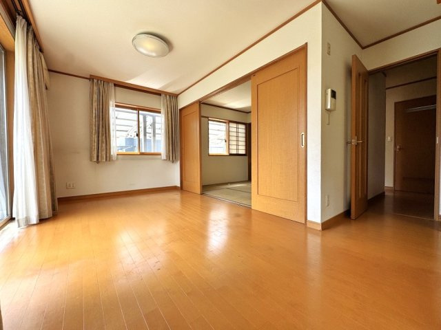 石渡中古住宅の居間・リビング