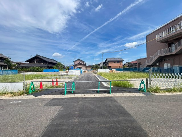 リナージュ　一宮市木曽川町黒田01期　全7区画分譲の前面道路含む現地写真|「現地（2026年8月22日）撮影」　
■前面道路　
■ヤマダ不動産　株式会社リライフ