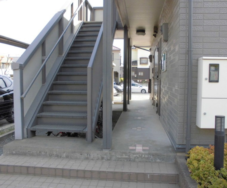 エスポワールMIYAのエントランス