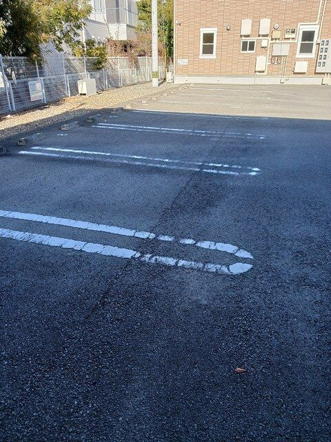 クラール名東　Ａの駐車場