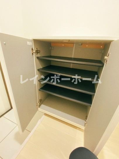 松戸市小金きよしケ丘１丁目のアパートの玄関