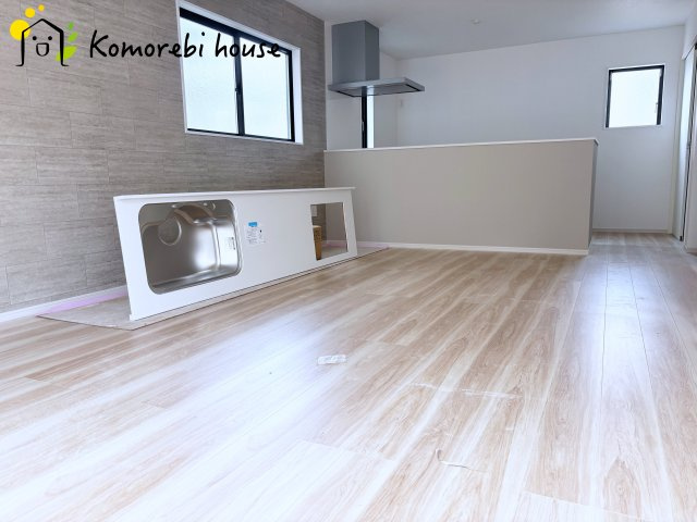 KIS蓮田市緑町　15期　新築一戸建て　LIGARE　01の居間・リビング|2026.10.6撮影