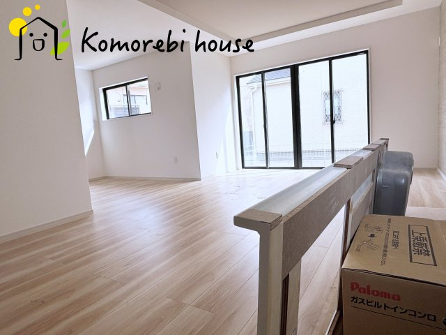 KIS蓮田市緑町　15期　新築一戸建て　LIGARE　01の居間・リビング|2026.10.6撮影
