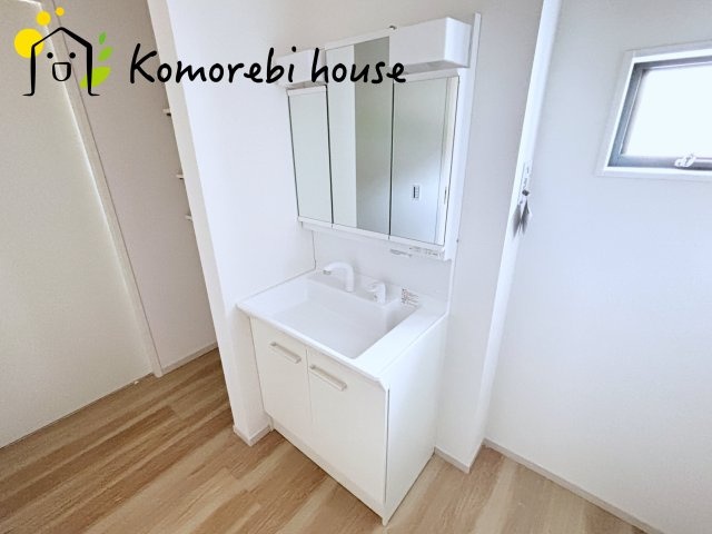 KIS蓮田市緑町　15期　新築一戸建て　LIGARE　01の独立洗面台|2026.10.6撮影
