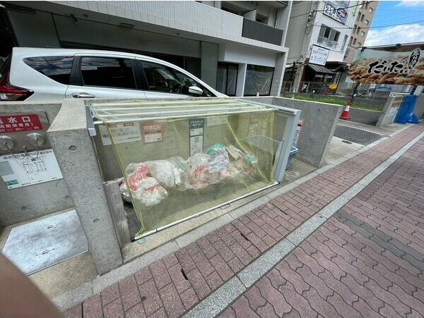 パルティール原駅前の駐車場