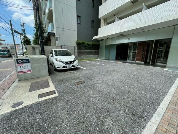 パルティール原駅前の駐車場