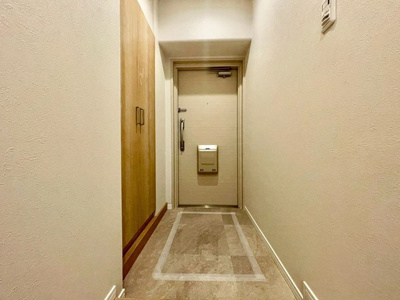 【玄関】 | 豊中緑ヶ丘サンハイツB棟 | エイブル売買事業部では、箕面市・豊中市・吹田市・池田市・茨木市・高槻市の北摂エリア全域で、物件のご紹介を致しております。北摂エリアにて購入物件をお探しの際は、当社までお問合せ下さいませ。