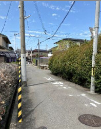 箕面市桜ヶ丘３丁目　土地の前面道路含む現地写真